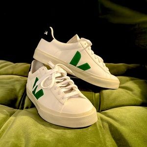 Veja Esplar Women’s Sneakers with Green logo, Size 9